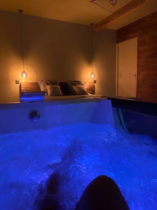 Superbe Appartement Avec Jacuzzi Et Jardin Prive Marlhes Kültér fotó